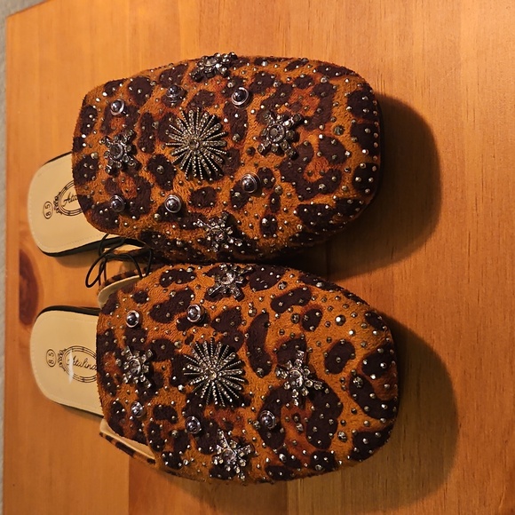Leopard Print Women's Shoes - Picture 6 of 9